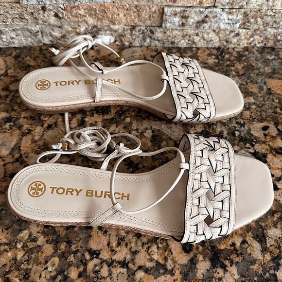 Tory Burch Basket Weave Espadrille Sandals White Cream - Picture 2 of 9